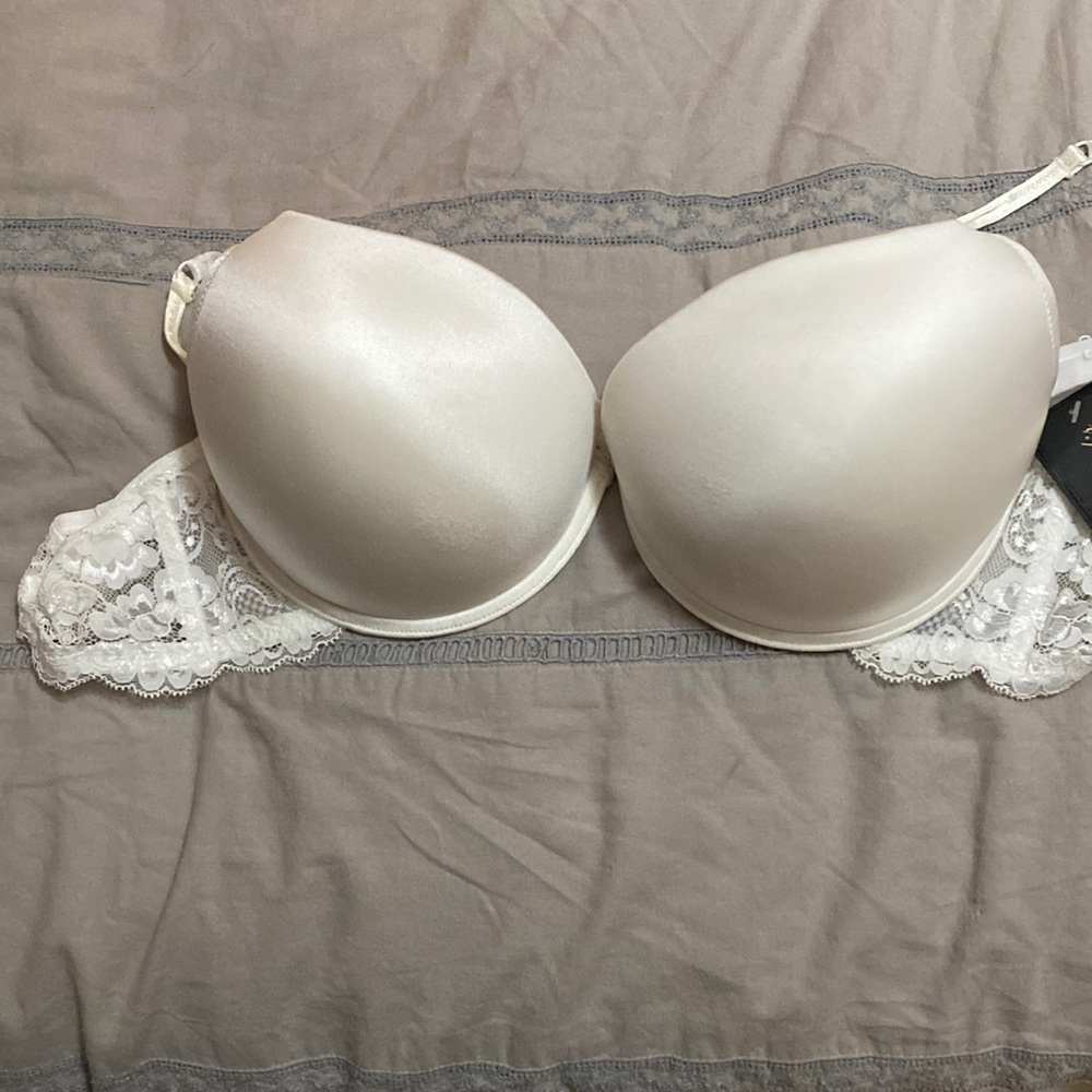 Woman’s Hollywood Knockout Fredricks of Hollywood NWT Bra size 38D